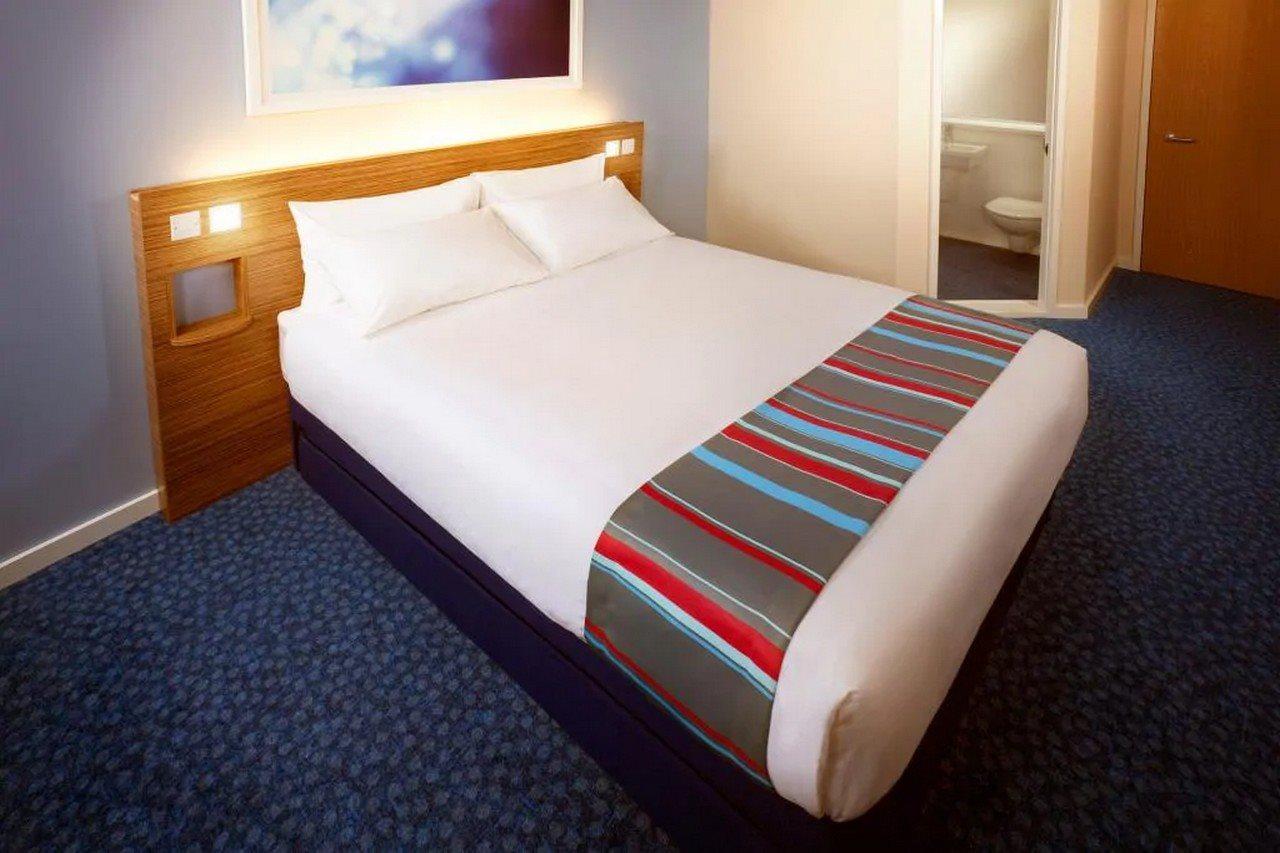 Travelodge Cardiff Central Queen Street Екстер'єр фото
