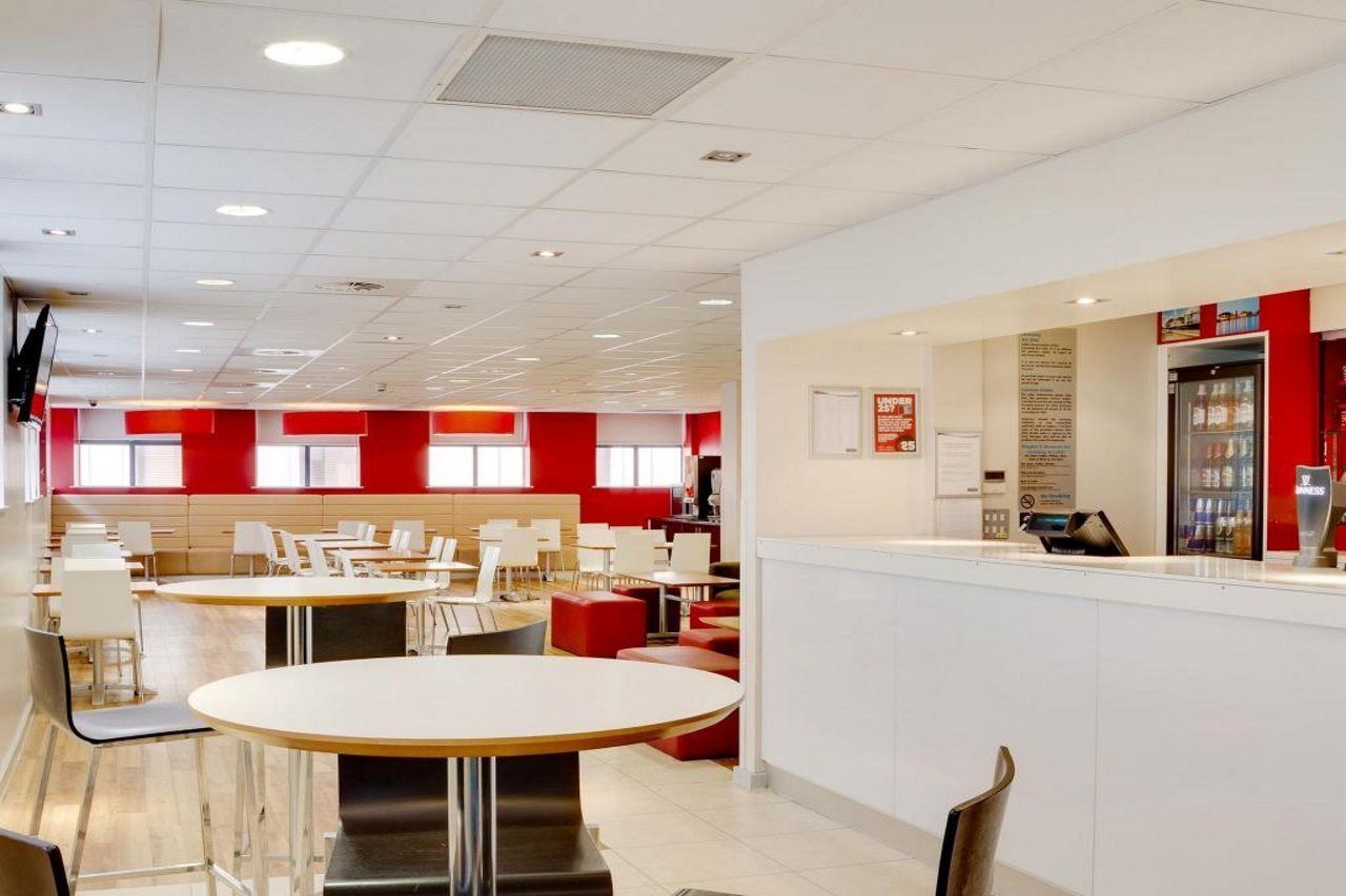 Travelodge Cardiff Central Queen Street Екстер'єр фото