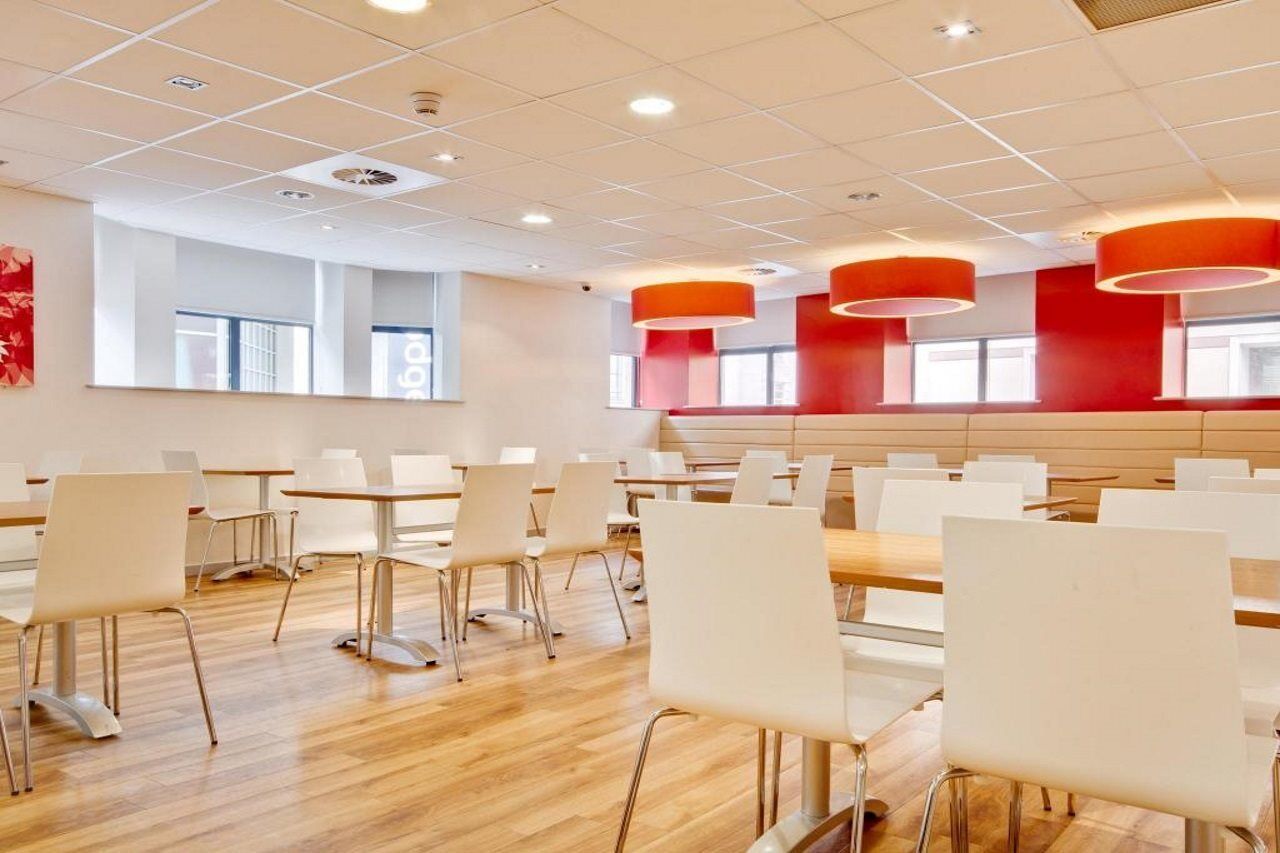 Travelodge Cardiff Central Queen Street Екстер'єр фото