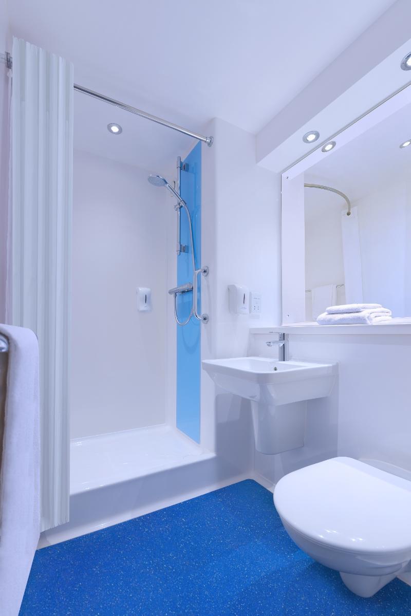 Travelodge Cardiff Central Queen Street Екстер'єр фото